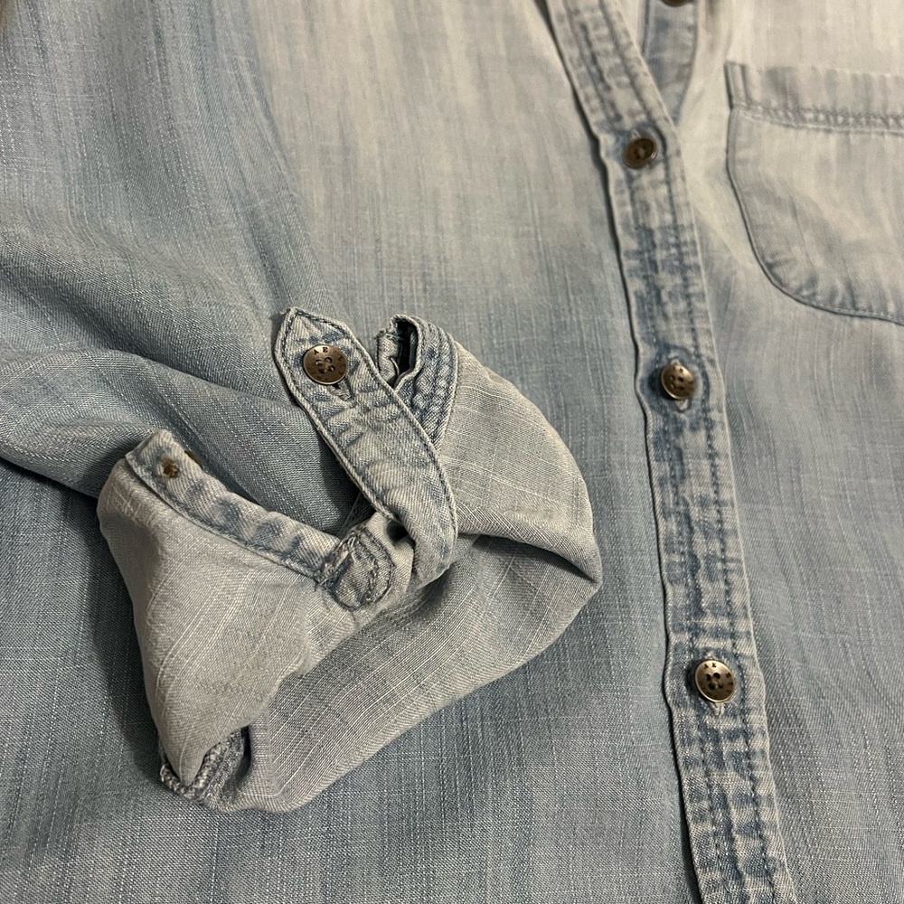 American Eagle Chambray Button Down - image 7